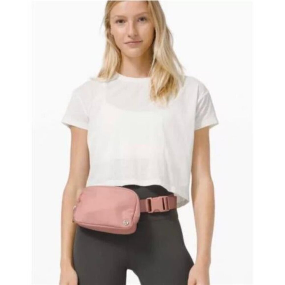 Lululemon everywhere belt bag 1L - Crossbody Adjustable Strap Lulu Light Pink - Picture 2 of 4